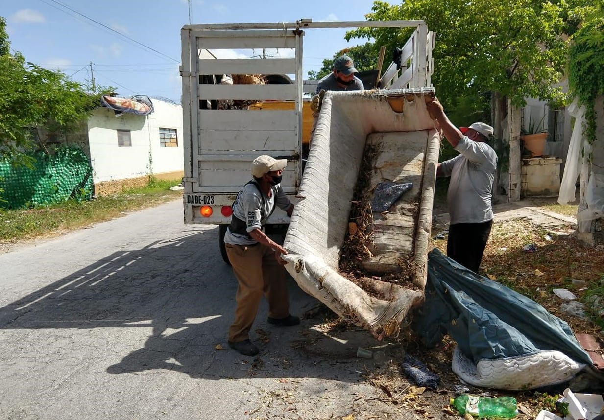 LLEVA GOBIERNO MUNICIPAL PROGRAMA DE DESCACHARRIZACIÓN A DIFERENTES SUPERMANZANAS