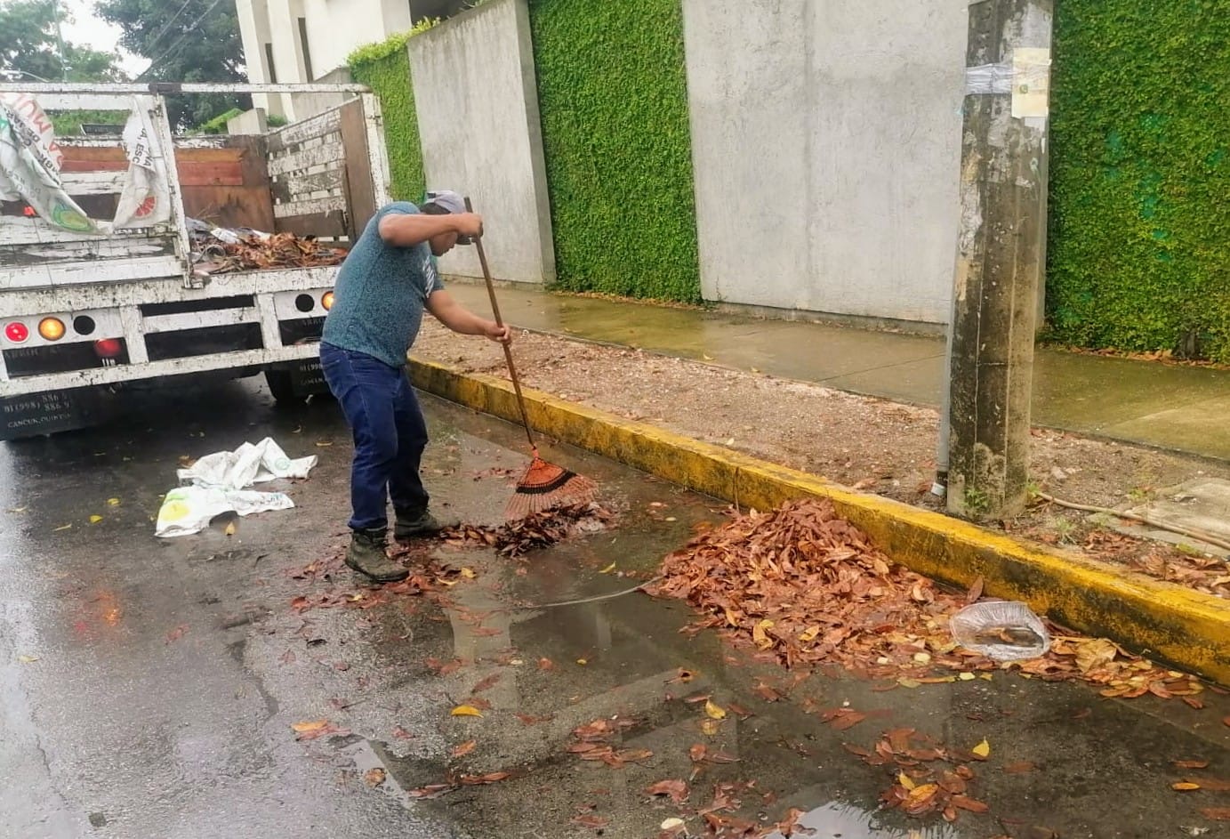 REFUERZA GOBIERNO MUNICIPAL TRABAJOS PREVENTIVOS POR LLUVIA