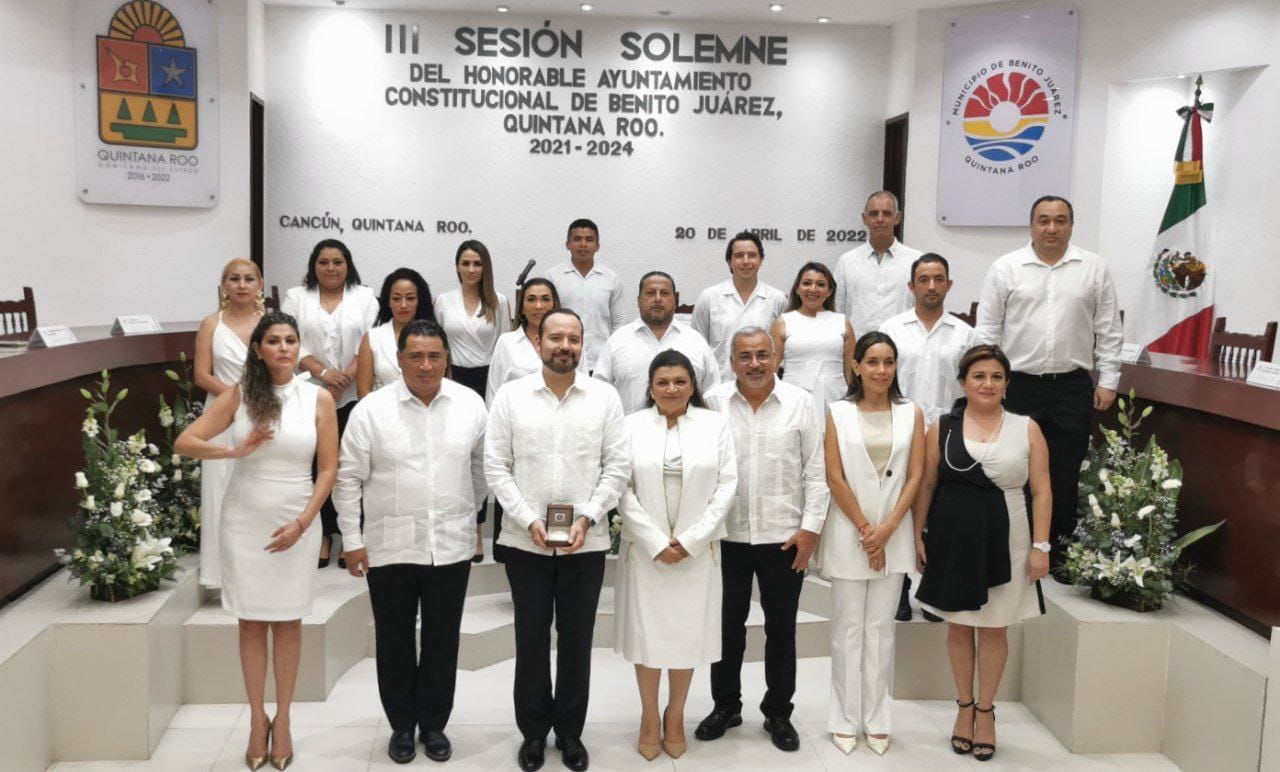 CELEBRAN A CANCÚN CON MOTIVO DE SU 52 ANIVERSARIO