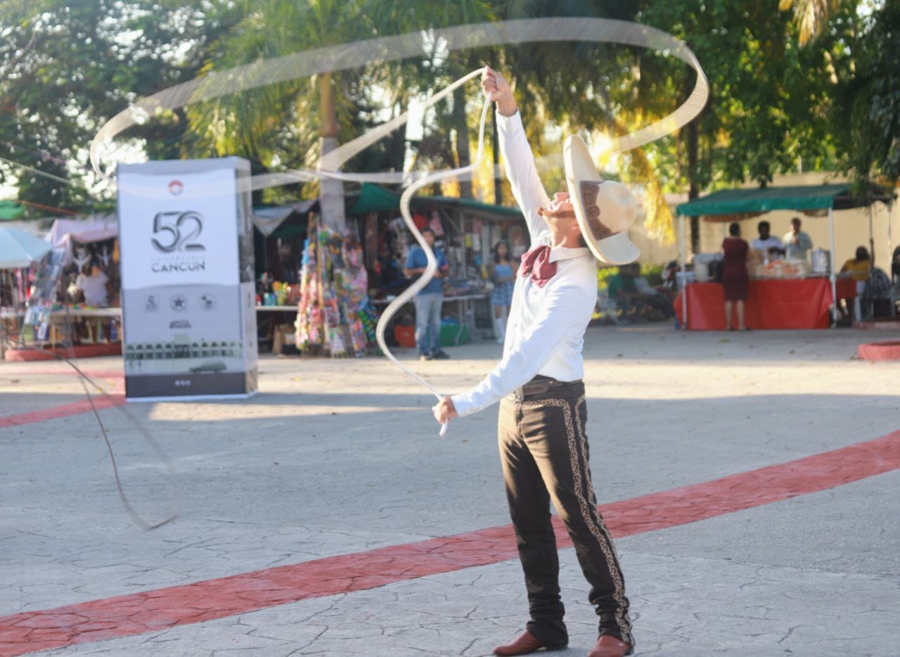 CON ACTIVIDADES CULTURALES CONTINÚAN CELEBRANDO 52 AÑOS DE CANCÚN