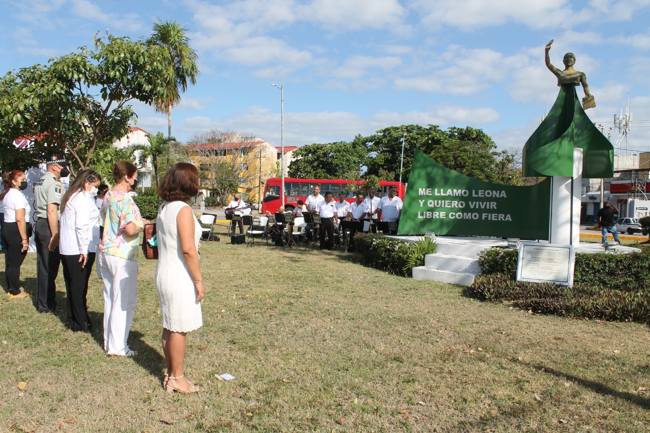 REALIZAN CEREMONIA CÍVICA Y OFRENDA FLORAL
