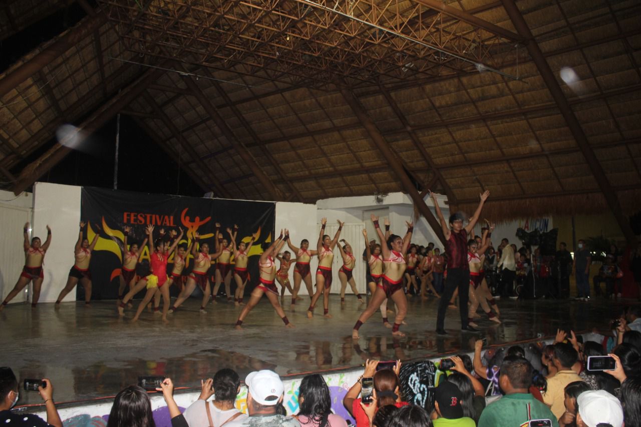 ASISTEN CANCUNENSES A EVENTOS CULTURALES EN EMBLEMÁTICOS ESPACIOS PÚBLICOS