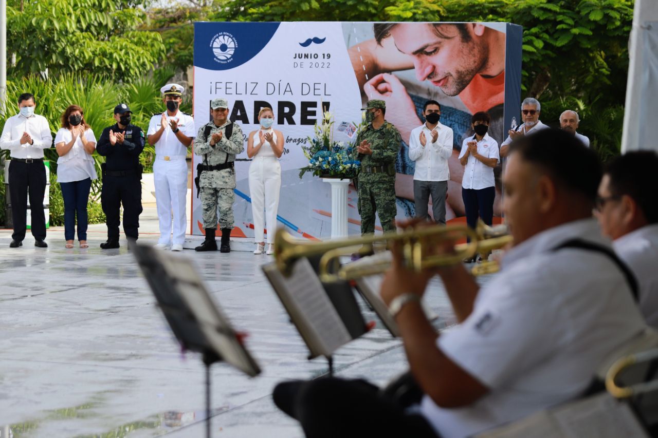 RECONOCEN EN BENITO JUÁREZ A LOS PADRES DE FAMILIA EN SU DÍA