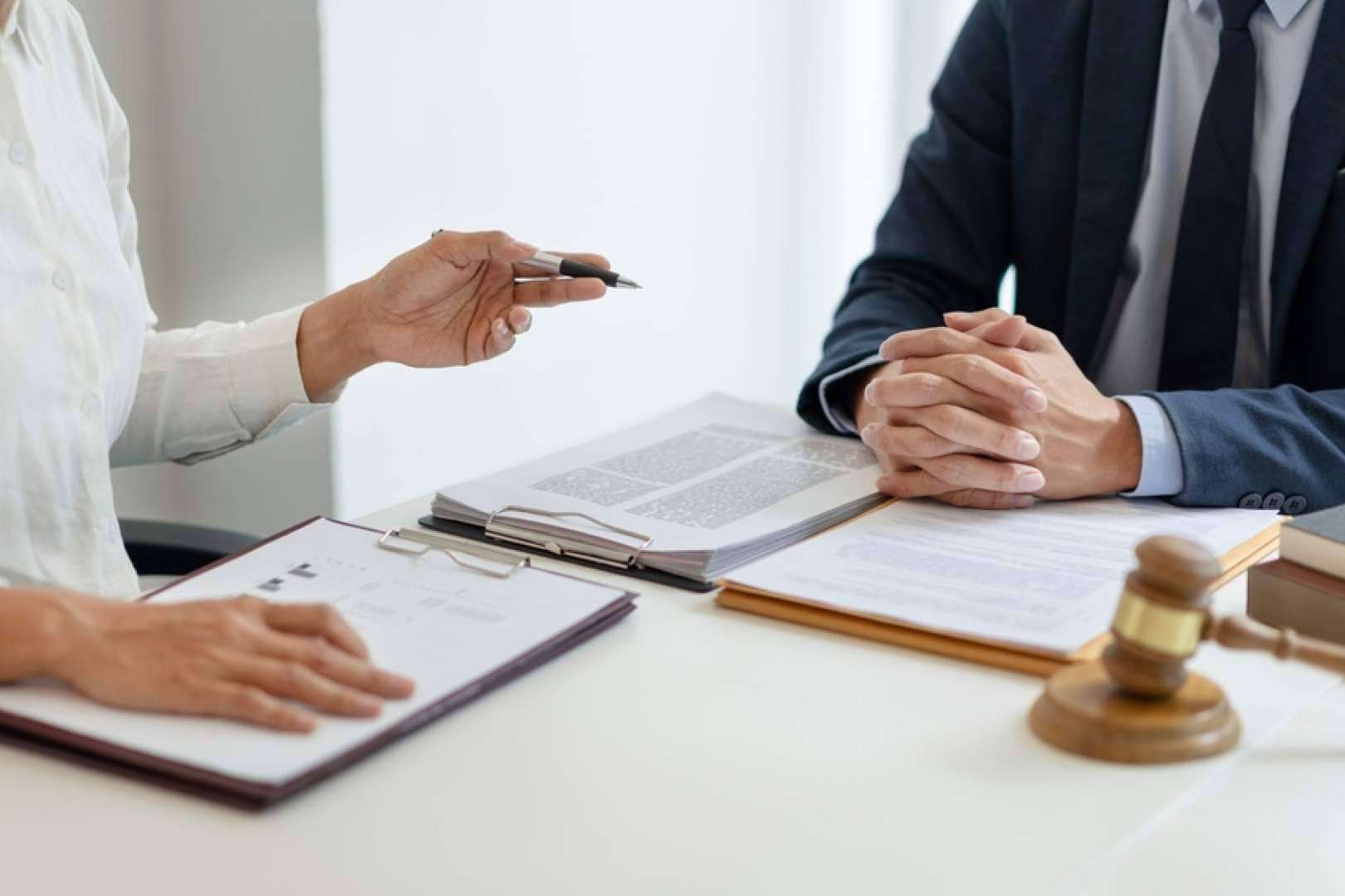 Grupo Legal Gebeloff señala por qué contratar a sus abogados cobradores de deudas