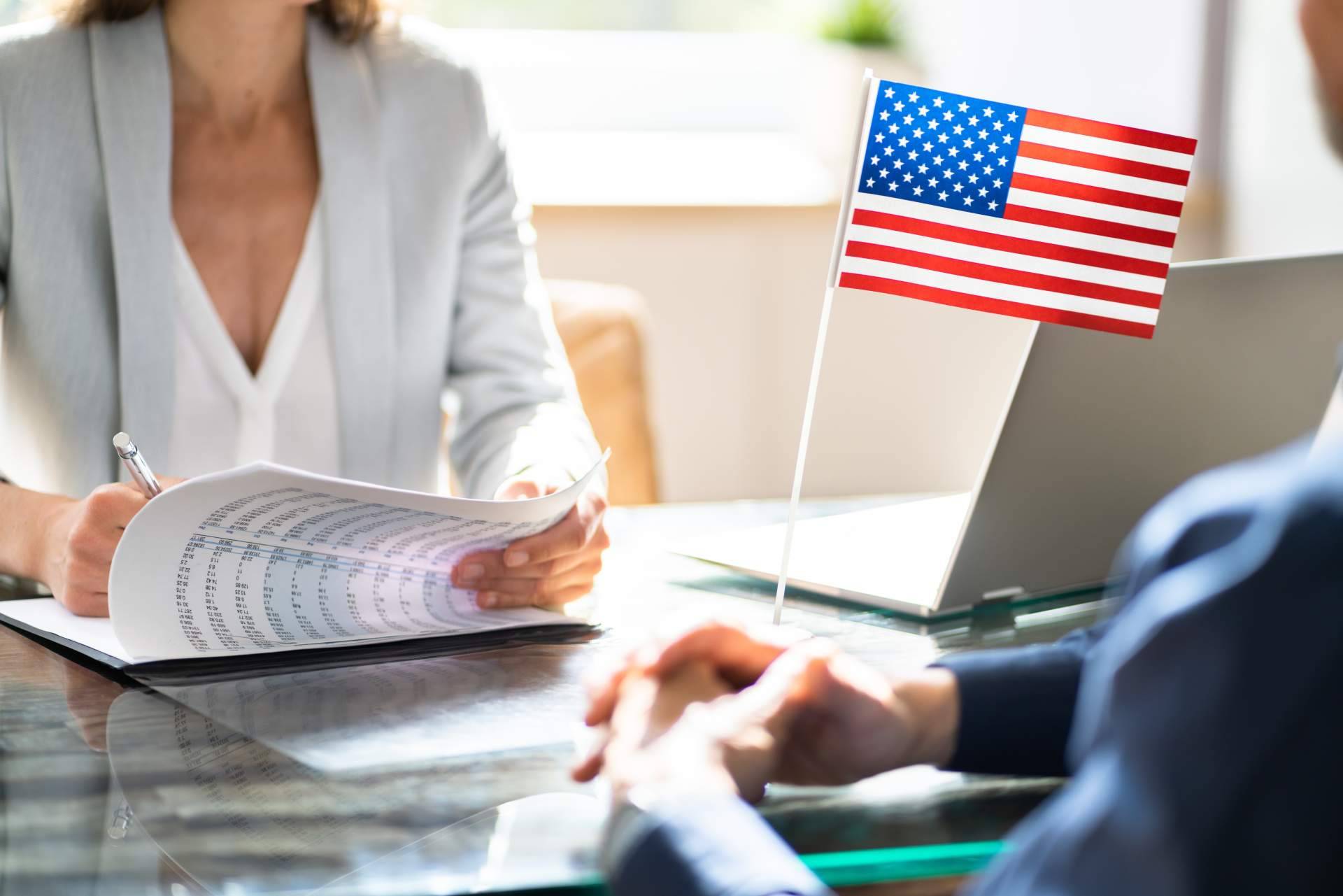 Recibir asesoramiento de Asesor del Inmigrante para solicitar el permiso de trabajo para Estados Unidos