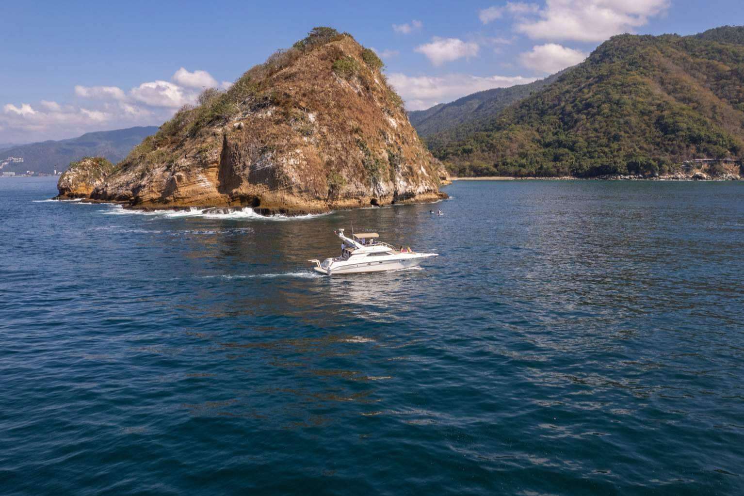 Servicio de alquiler de yates en Puerto Vallarta, de la mano de Yatezzitos
