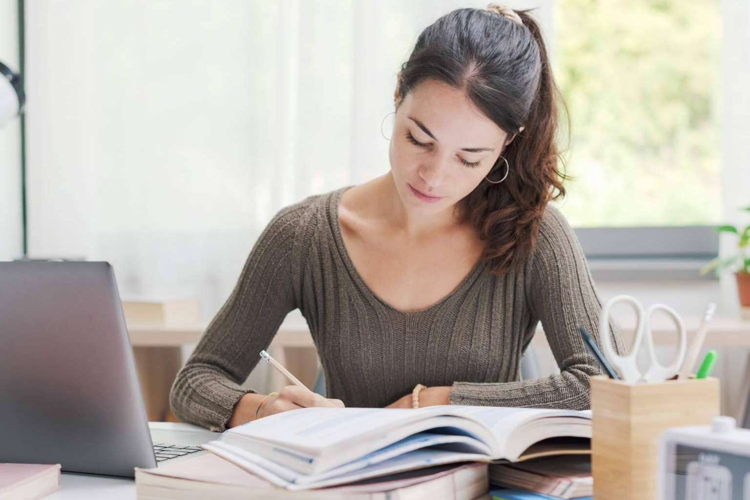 Realizar prácticas en empresas para lograr objetivos laborales de la mano del Instituto de Estudios y Empleo