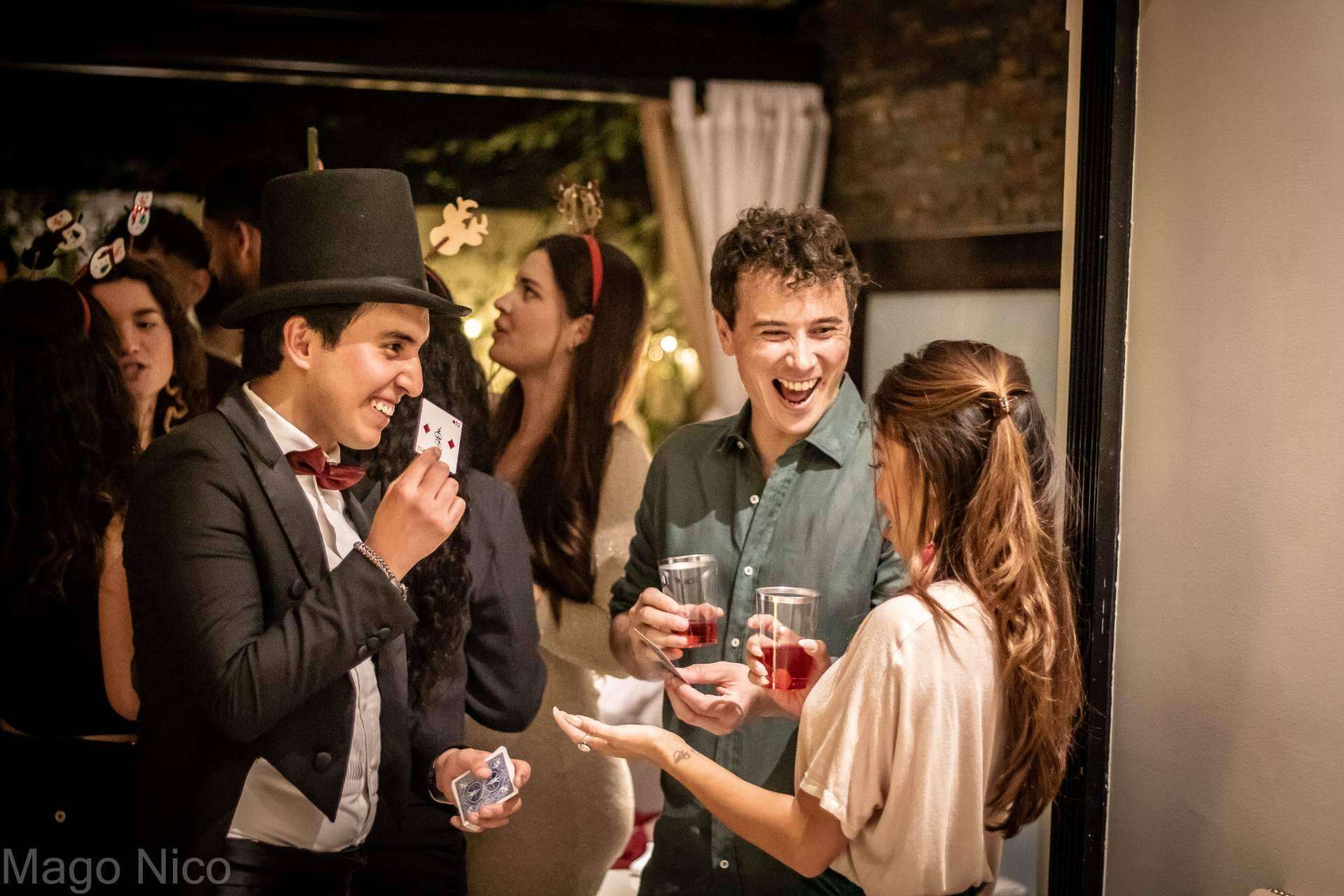 Los espectáculos de magia del Mago Nico Aguilar son ideales para todo tipo de eventos