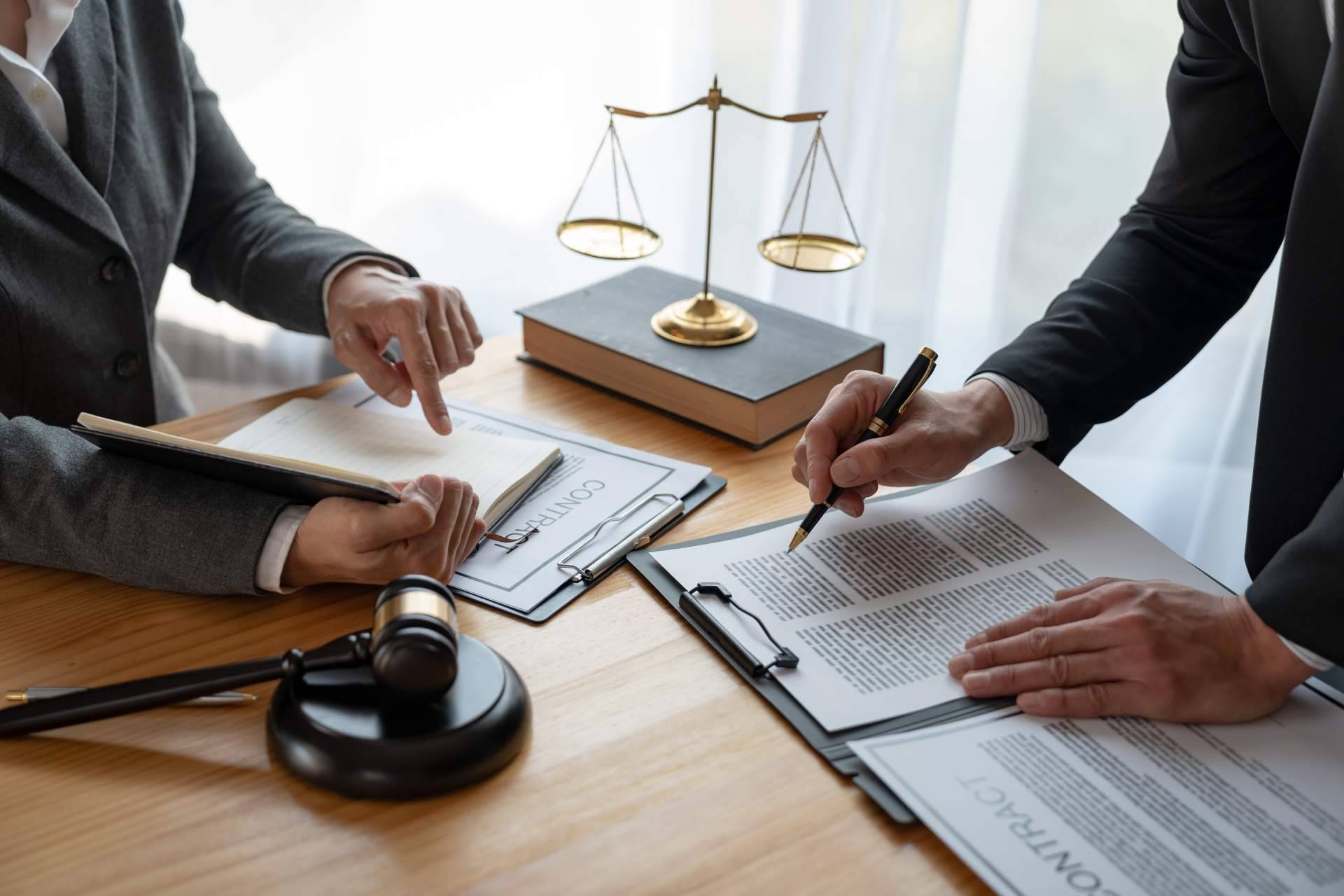 ¿Cuál es el rol del abogado corporativo en la protección de activos financieros?