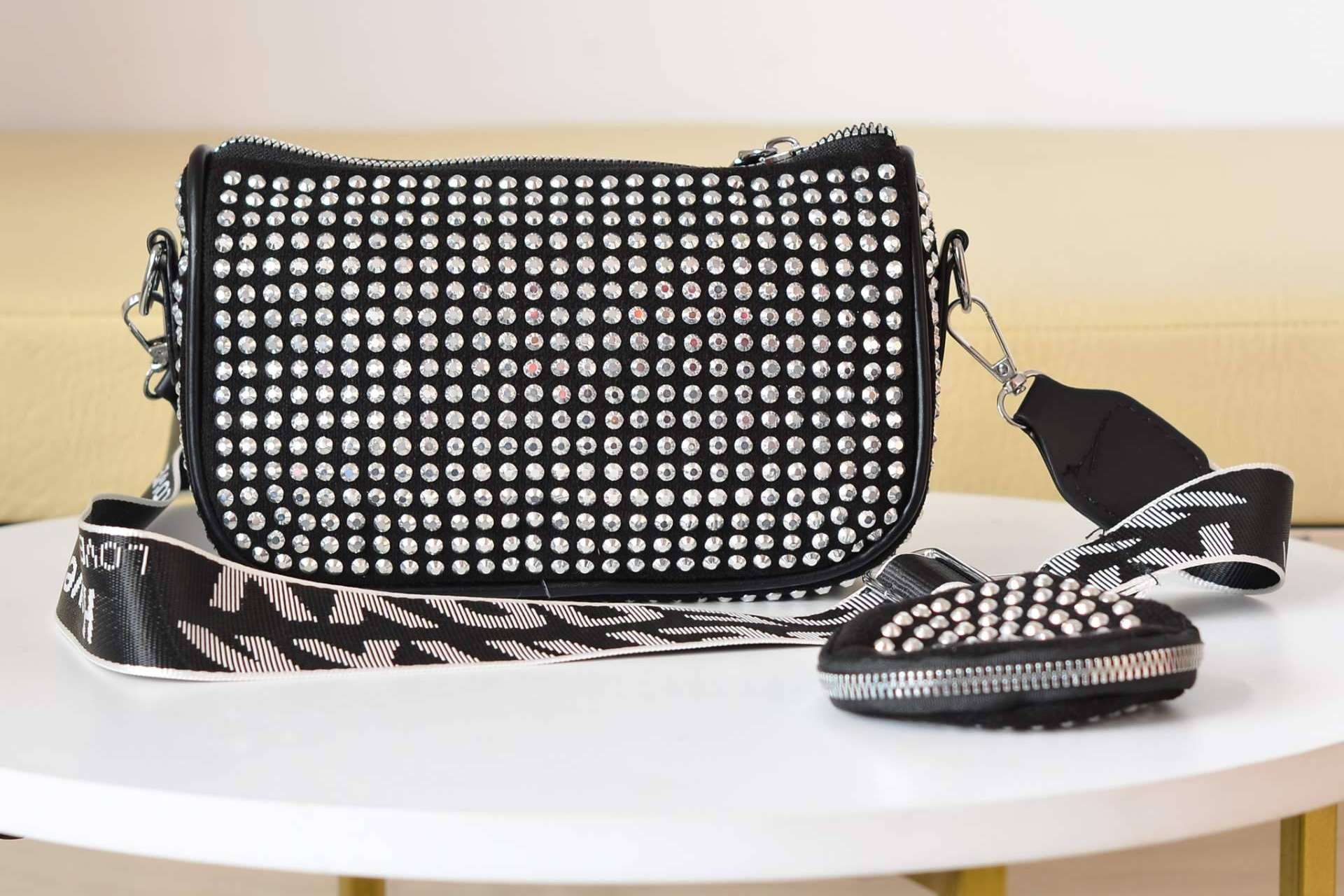 Bolsos para mujer de temporada disponibles en la tienda online colombiana Zavatty
