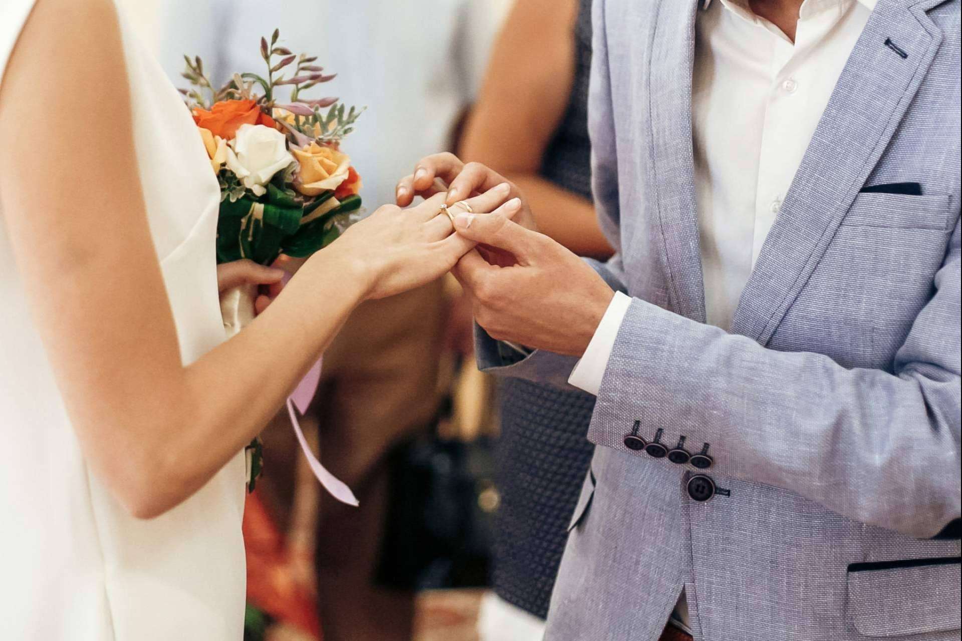 El amor merece excelencia; argollas de matrimonio y anillos de compromiso de Luis Cortés Joyeros
